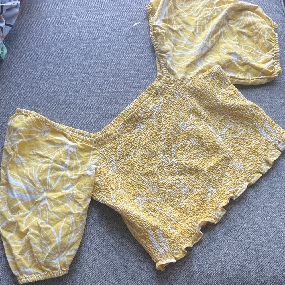 Universal Thread Yellow Textured Top